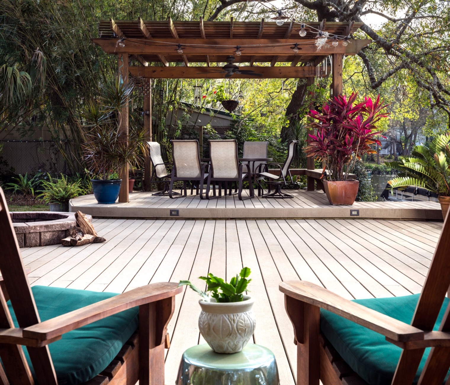 Get Creative With Your Outdoor Space: 10 Unique Deck Design Ideas